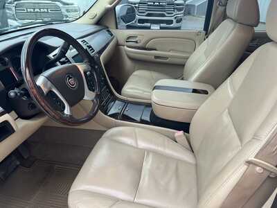 2009 Cadillac Escalade, $9975. Photo 5