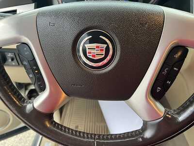 2009 Cadillac Escalade, $9975. Photo 12