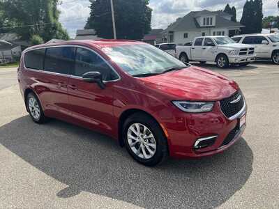 2025 Chrysler Pacifica, $42975. Photo 2