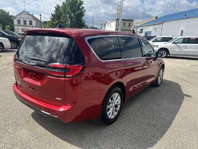2025 Chrysler Pacifica, $42975. Photo 3