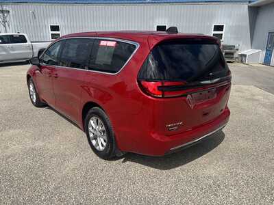 2025 Chrysler Pacifica, $42975. Photo 4