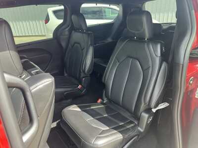 2025 Chrysler Pacifica, $42975. Photo 5