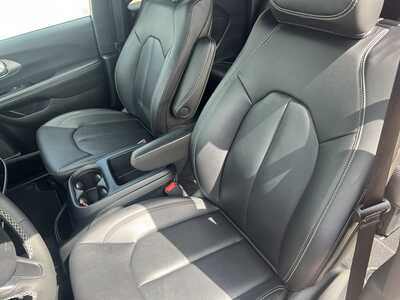 2025 Chrysler Pacifica, $42975. Photo 7
