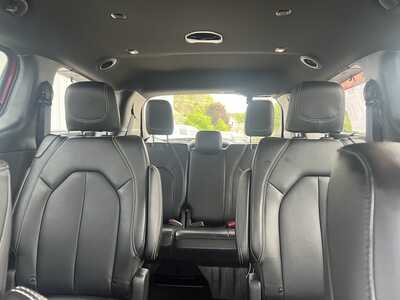2025 Chrysler Pacifica, $42975. Photo 8
