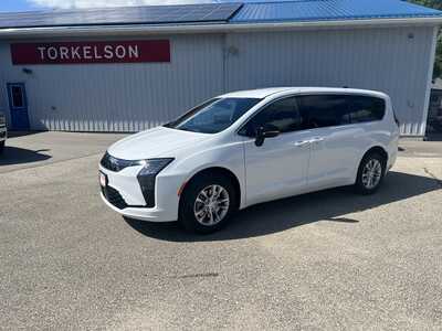 2027 Chrysler Pacifica, $49527. Photo 1