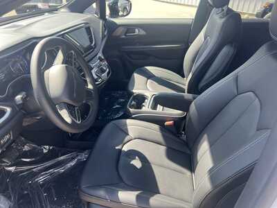 2027 Chrysler Pacifica, $49527. Photo 5