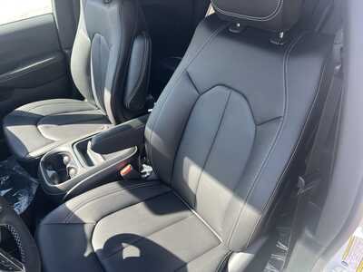 2027 Chrysler Pacifica, $49527. Photo 6