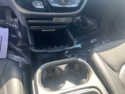 2027 Chrysler Pacifica, $49527. Photo 8