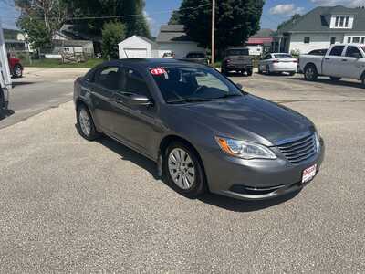 2013 Chrysler 200, $9975. Photo 2