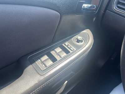 2013 Chrysler 200, $9975. Photo 10