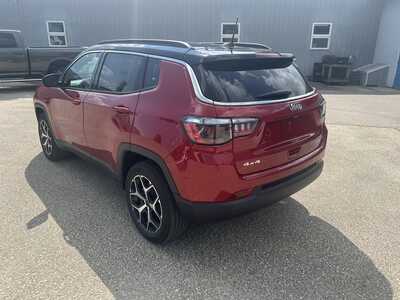 2026 Jeep Compass, $34280. Photo 4