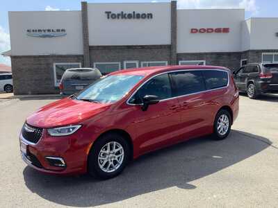 2025 Chrysler Pacifica, $31975. Photo 1