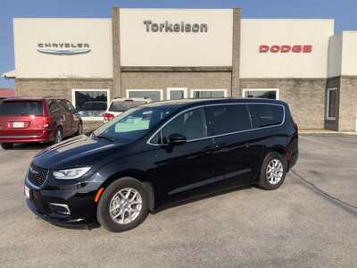 2025 Chrysler Pacifica, $31975. Photo 1