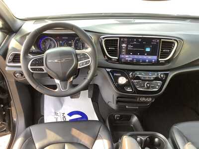 2025 Chrysler Pacifica, $31975. Photo 12