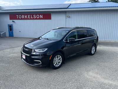 2022 Chrysler Pacifica, $21975. Photo 1
