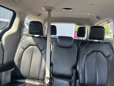 2022 Chrysler Pacifica, $21975. Photo 4