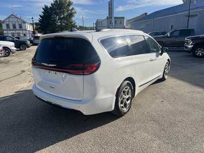 2023 Chrysler Pacifica, $26975. Photo 3