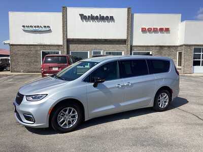 2026 Chrysler Pacifica, $32975. Photo 1