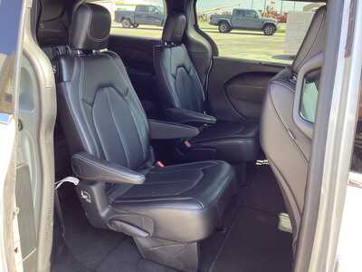 2026 Chrysler Pacifica, $32975. Photo 8
