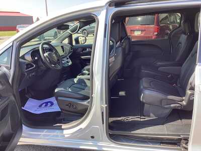 2026 Chrysler Pacifica, $32975. Photo 11
