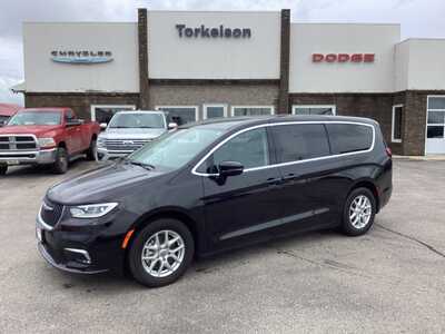 2024 Chrysler Pacifica, $26575. Photo 1