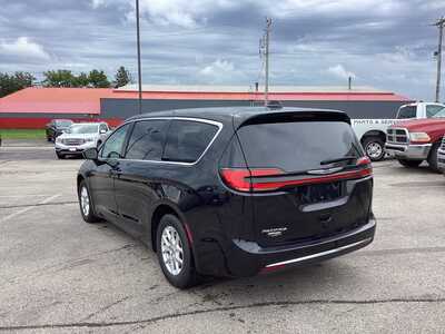 2024 Chrysler Pacifica, $26575. Photo 3
