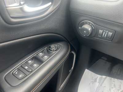2021 Jeep Compass, $20575. Photo 12