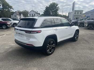 2027 Jeep Grand Cherokee, $47245. Photo 3
