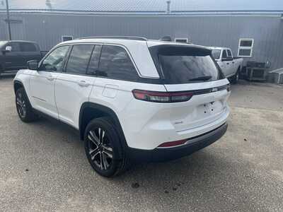 2027 Jeep Grand Cherokee, $47245. Photo 4