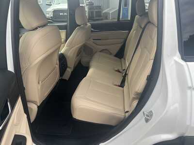 2027 Jeep Grand Cherokee, $47245. Photo 5