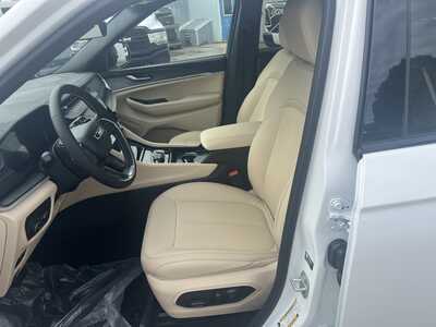 2027 Jeep Grand Cherokee, $47245. Photo 6