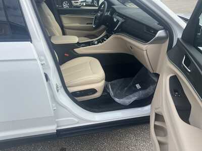 2027 Jeep Grand Cherokee, $47245. Photo 9