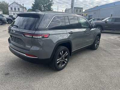 2027 Jeep Grand Cherokee, $47781. Photo 3