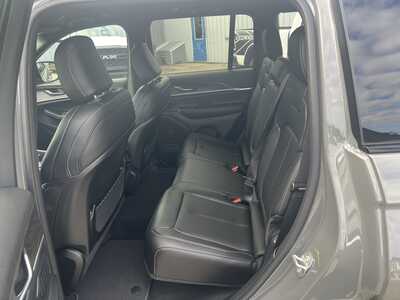 2027 Jeep Grand Cherokee, $47781. Photo 5
