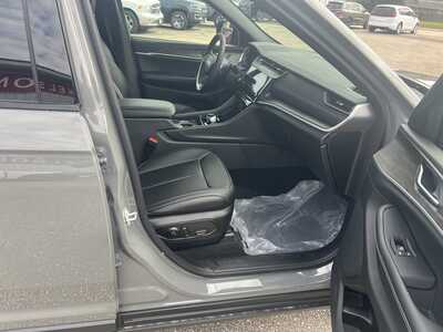 2027 Jeep Grand Cherokee, $47781. Photo 9
