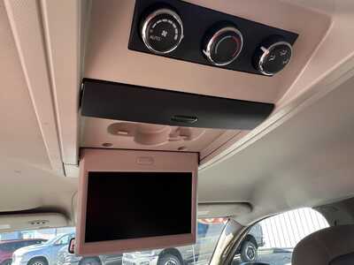 2016 Chrysler Town & Country, $11975. Photo 6