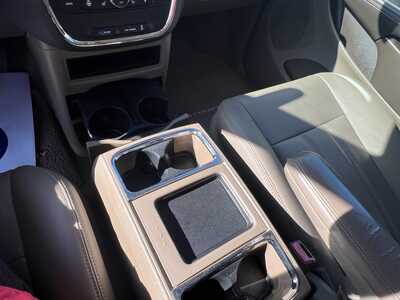 2016 Chrysler Town & Country, $11975. Photo 10