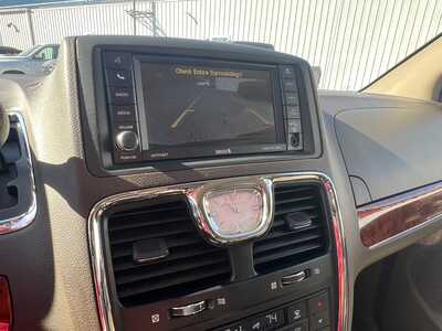 2016 Chrysler Town & Country, $11975. Photo 11
