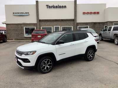 2026 Jeep Compass, $25975. Photo 1