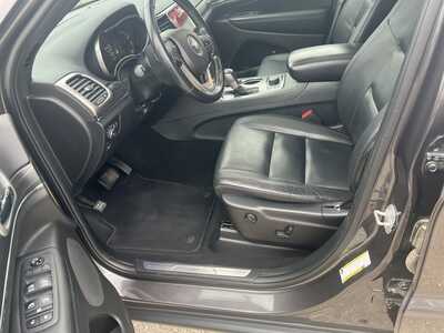 2020 Jeep Grand Cherokee, $20575. Photo 6