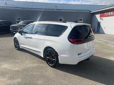 2024 Chrysler Pacifica, $33975. Photo 4