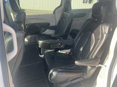 2024 Chrysler Pacifica, $33975. Photo 5