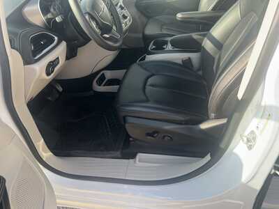 2024 Chrysler Pacifica, $33975. Photo 6