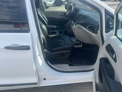 2024 Chrysler Pacifica, $33975. Photo 9