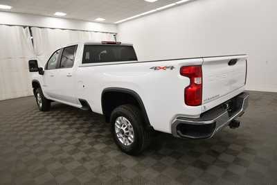 2024 Chevrolet 2500 Crew Cab, $48749. Photo 5