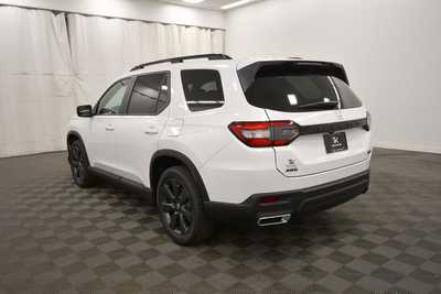 2025 Honda Pilot, $44205. Photo 5