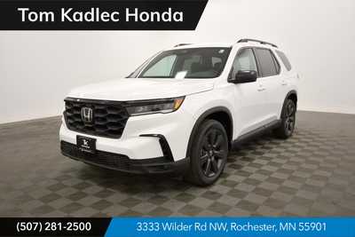 2025 Honda Pilot, $44205. Photo 1