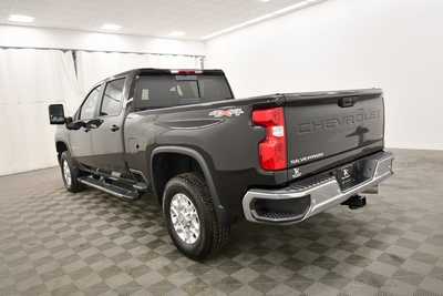 2024 Chevrolet 3500 Crew Cab, $60349. Photo 5