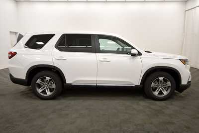 2025 Honda Pilot, $47505. Photo 8