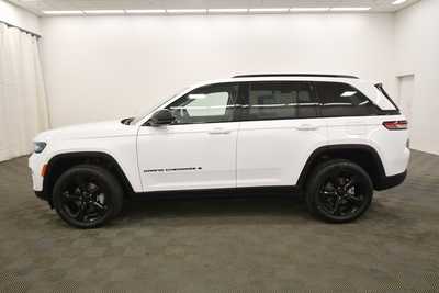2023 Jeep Grand Cherokee, $29930. Photo 4